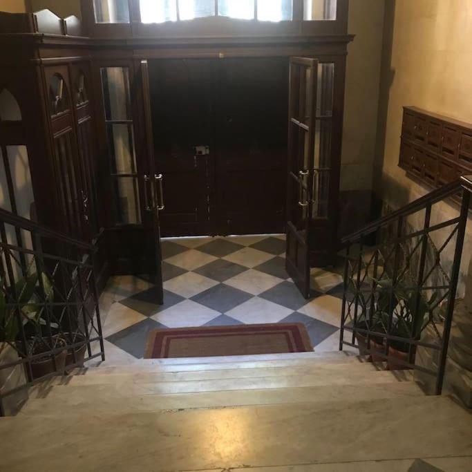 Bibi Appartamento A Due Passi Dal Tribunale Centro Palermo Luaran gambar